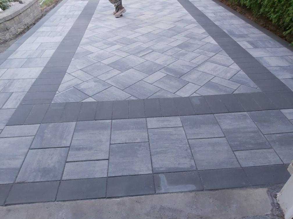 Curved front walkway and entry interlocking installed in Ottawa